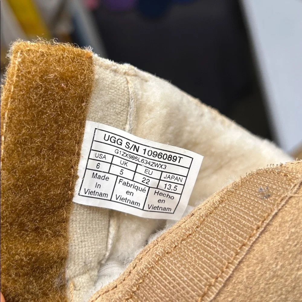 Toddler UGG Boots - Picture 9 of 15